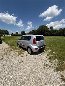 2013 Kia Soul Plus - Photo 6 - Greensburg, IN 47240-9353