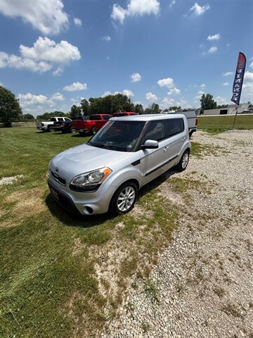 2013 Kia Soul Plus - Photo 2 - Greensburg, IN 47240-9353
