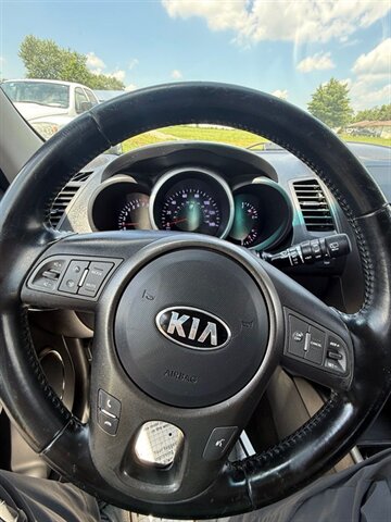 2013 Kia Soul Plus - Photo 18 - Greensburg, IN 47240-9353