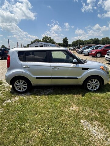 2013 Kia Soul Plus - Photo 13 - Greensburg, IN 47240-9353