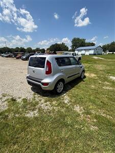 2013 Kia Soul Plus - Photo 10 - Greensburg, IN 47240-9353