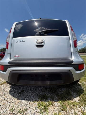 2013 Kia Soul Plus - Photo 12 - Greensburg, IN 47240-9353