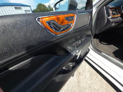 2017 Lincoln Continental Premiere   - Photo 10 - Greensburg, IN 47240-9353