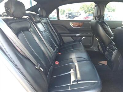 2017 Lincoln Continental Premiere   - Photo 33 - Greensburg, IN 47240-9353