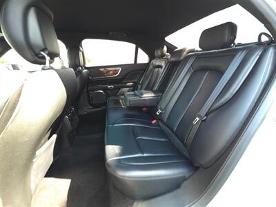 2017 Lincoln Continental Premiere   - Photo 31 - Greensburg, IN 47240-9353