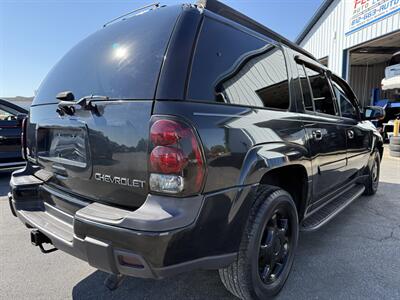 2004 Chevrolet TrailBlazer EXT LT   - Photo 5 - Greensburg, IN 47240-9353