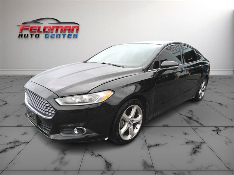 2013 Ford Fusion SE - Photo 1 - Greensburg, IN 47240-9353
