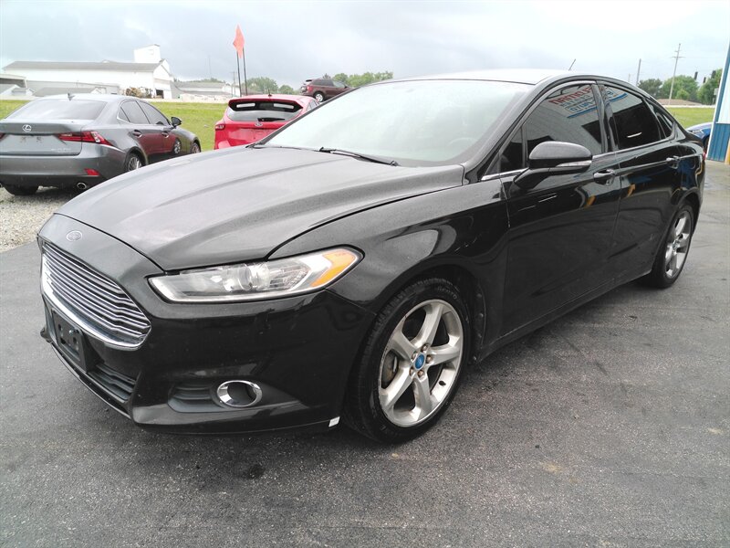 2013 Ford Fusion SE - Photo 1 - Greensburg, IN 47240-9353