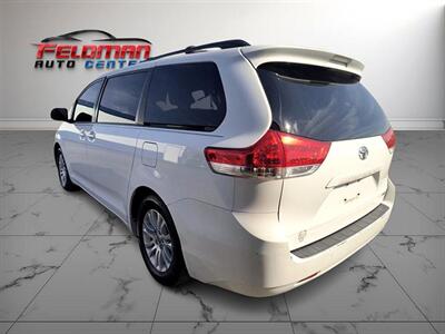 2013 Toyota Sienna XLE 7-Passenger   - Photo 3 - Greensburg, IN 47240-9353