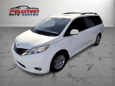 2013 Toyota Sienna XLE 7-Passenger   - Photo 10 - Greensburg, IN 47240-9353