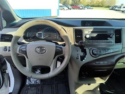 2013 Toyota Sienna XLE 7-Passenger   - Photo 13 - Greensburg, IN 47240-9353