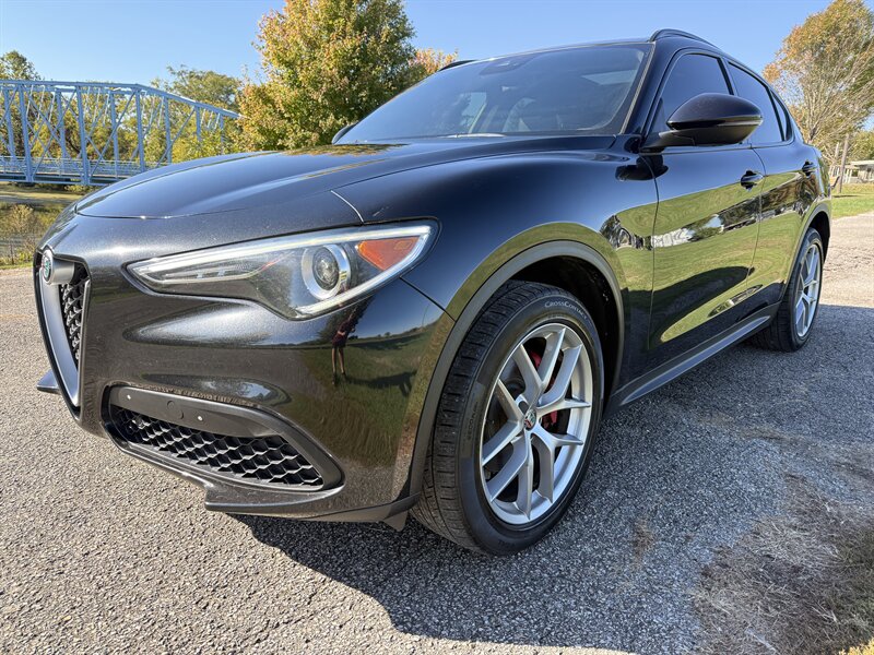 2018 Alfa Romeo Stelvio Ti Sport Q4 - Photo 1 - Greensburg, IN 47240-9353