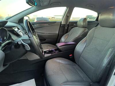 2013 Hyundai SONATA SE   - Photo 12 - Greensburg, IN 47240-9353