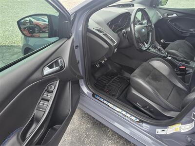 2017 Ford Focus RS   - Photo 11 - Greensburg, IN 47240-9353