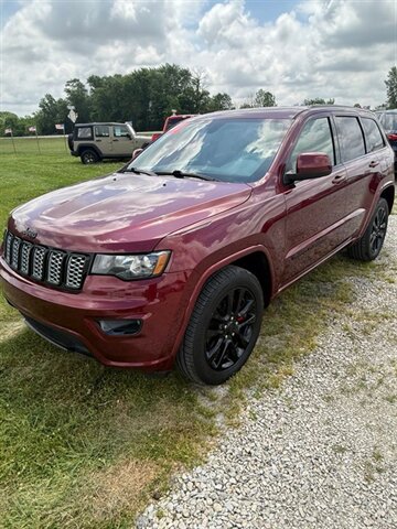 2019 Jeep Grand Cherokee Altitude   - Photo 1 - Greensburg, IN 47240-9353
