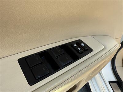2014 Lexus ES 350   - Photo 18 - Greensburg, IN 47240-9353