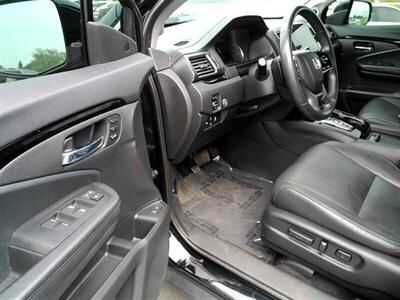 2020 Honda Pilot Touring w/Rear Captain's   - Photo 15 - Greensburg, IN 47240-9353