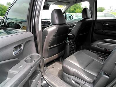 2020 Honda Pilot Touring w/Rear Captain's   - Photo 32 - Greensburg, IN 47240-9353