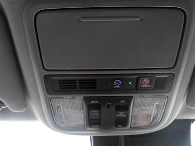 2020 Honda Pilot Touring w/Rear Captain's   - Photo 30 - Greensburg, IN 47240-9353