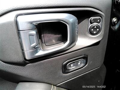 2024 Jeep Wrangler Sahara   - Photo 16 - Greensburg, IN 47240-9353