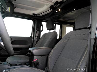 2024 Jeep Wrangler Sahara   - Photo 17 - Greensburg, IN 47240-9353