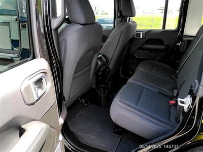 2024 Jeep Wrangler Sahara   - Photo 31 - Greensburg, IN 47240-9353