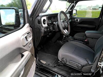 2024 Jeep Wrangler Sahara   - Photo 15 - Greensburg, IN 47240-9353