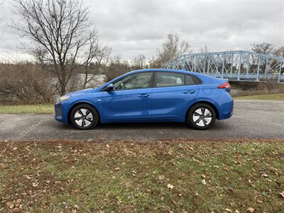2018 Hyundai IONIQ Hybrid Blue   - Photo 2 - Greensburg, IN 47240-9353