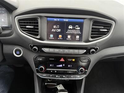2018 Hyundai IONIQ Hybrid Blue   - Photo 15 - Greensburg, IN 47240-9353