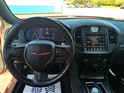 2015 Chrysler 300 S   - Photo 15 - Greensburg, IN 47240-9353