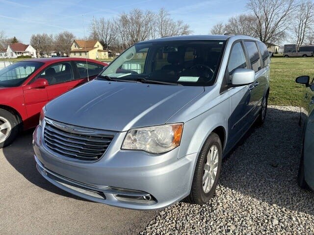 2016 Chrysler Town and Country Touring   - Photo 1 - Greensburg, IN 47240-9353