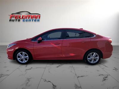 2018 Chevrolet Cruze LT   - Photo 2 - Greensburg, IN 47240-9353