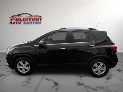 2020 Chevrolet Trax LT   - Photo 2 - Greensburg, IN 47240-9353