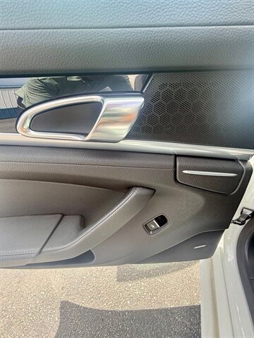 2015 Porsche Panamera 4S - Photo 17 - Greensburg, IN 47240-9353
