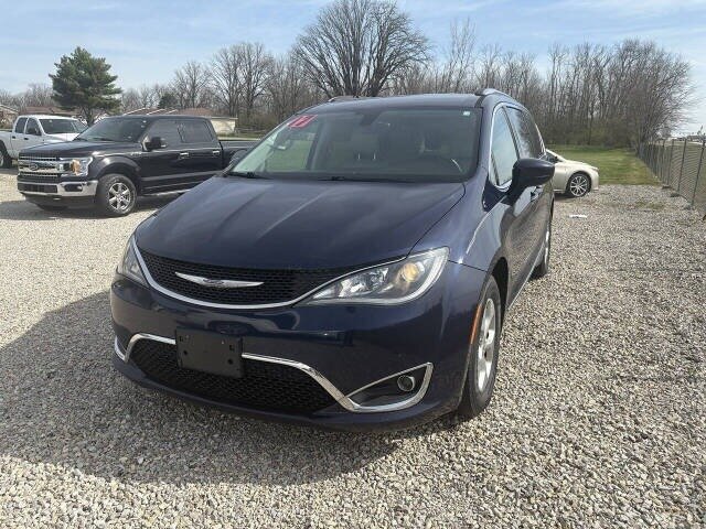 2017 Chrysler Pacifica Touring-L Plus   - Photo 1 - Greensburg, IN 47240-9353
