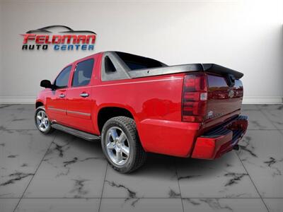 2011 Chevrolet Avalanche LTZ   - Photo 3 - Greensburg, IN 47240-9353