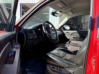 2011 Chevrolet Avalanche LTZ   - Photo 13 - Greensburg, IN 47240-9353
