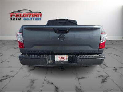 2019 Nissan Titan XD SL  Midnight Edition - Photo 4 - Greensburg, IN 47240-9353