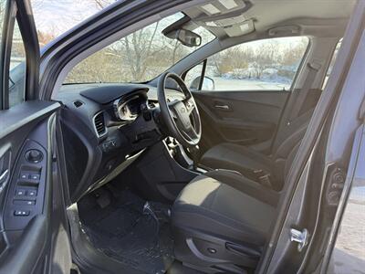 2020 Chevrolet Trax LS - Photo 8 - Greensburg, IN 47240-9353