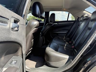 2018 Chrysler 300 Touring L   - Photo 12 - Greensburg, IN 47240-9353