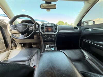2018 Chrysler 300 Touring L   - Photo 20 - Greensburg, IN 47240-9353