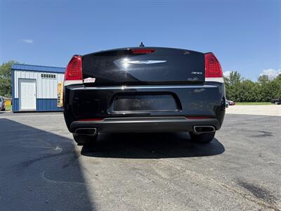 2018 Chrysler 300 Touring L   - Photo 15 - Greensburg, IN 47240-9353