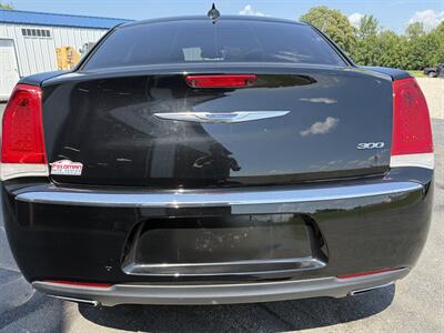 2018 Chrysler 300 Touring L   - Photo 4 - Greensburg, IN 47240-9353