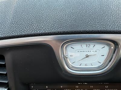 2018 Chrysler 300 Touring L   - Photo 17 - Greensburg, IN 47240-9353