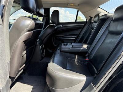 2018 Chrysler 300 Touring L   - Photo 13 - Greensburg, IN 47240-9353