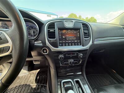 2018 Chrysler 300 Touring L   - Photo 19 - Greensburg, IN 47240-9353
