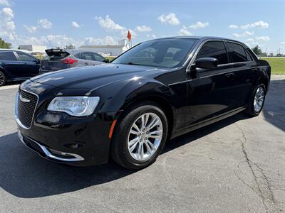 2018 Chrysler 300 Touring L   - Photo 1 - Greensburg, IN 47240-9353