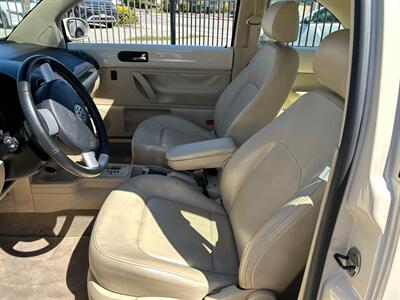 2008 Volkswagen Beetle S PZEV   - Photo 9 - Riverside, CA 92505