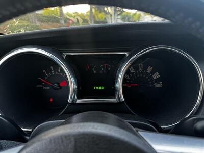 2005 Ford Mustang V6 Deluxe   - Photo 9 - Anaheim, CA 92805