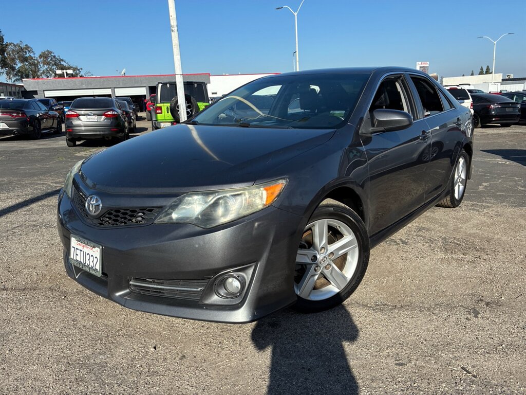 2014 Toyota Camry SE   - Photo 1 - Riverside, CA 92505